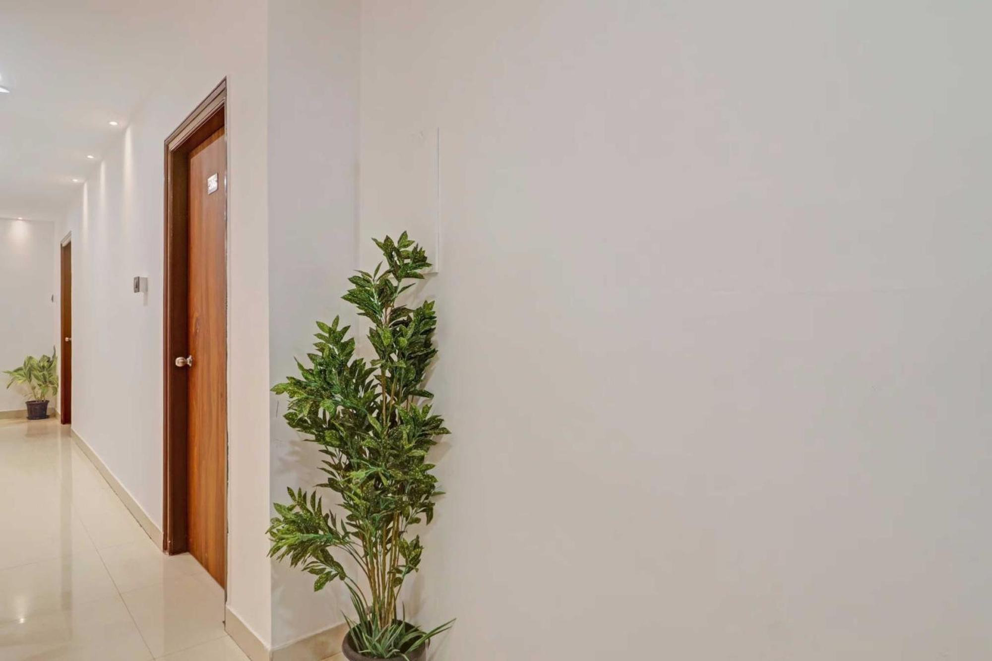 Hotel Super Townhouse Rcc Pride Hyderabad Exterior foto
