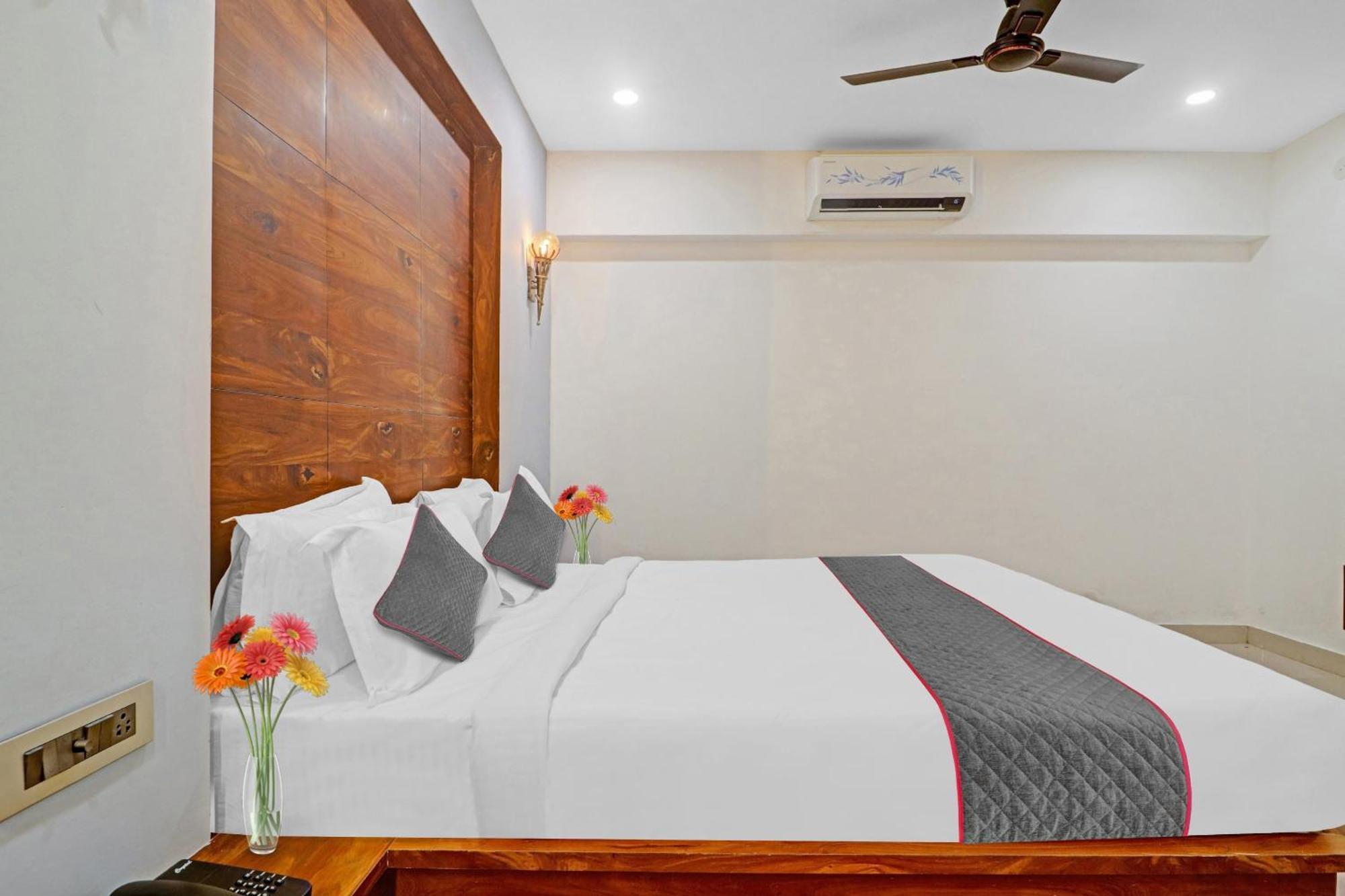 Hotel Super Townhouse Rcc Pride Hyderabad Exterior foto